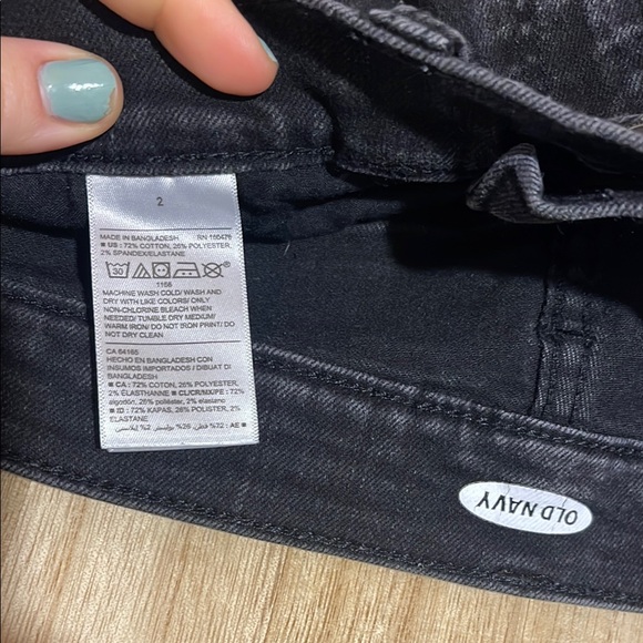 💙Old Navy Women's Black Denim Shorts - Picture 3 of 3